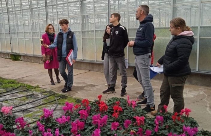 decouverte-metiers Nos 4èmes en train de découvrir le métier d'horticulteur