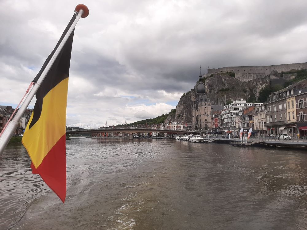 Un paysage belge avec le drapeau belge